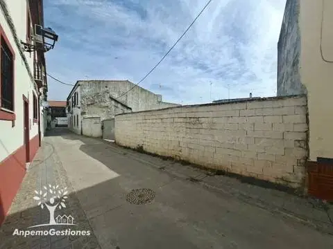 Terreno en calle de los Alamillos
