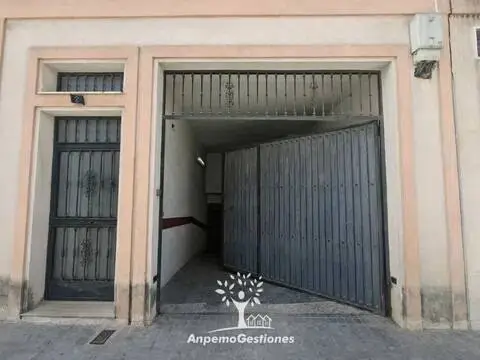 Garaje en calle de Ana de Santiago