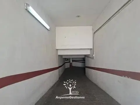 Garaje en calle de Ana de Santiago