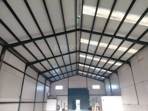 Nave industrial en calle Emilio Prados
