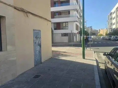 Local comercial en calle Linde