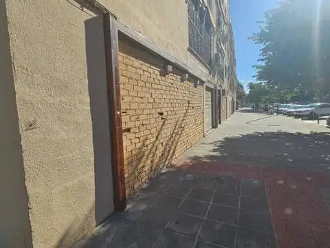 Local comercial en calle Linde