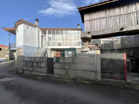 Chalet en San Cibrao Das Viñas (Capital)