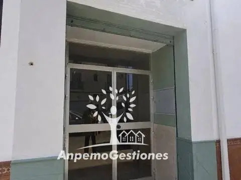 Local comercial en Plaza José Luis León Gómez