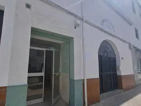 Local comercial en Plaza José Luis León Gómez