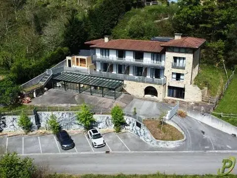 Edificio en Barrio de la Altzusta