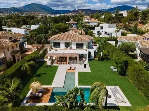 Chalet en Nueva Andalucía-Centro