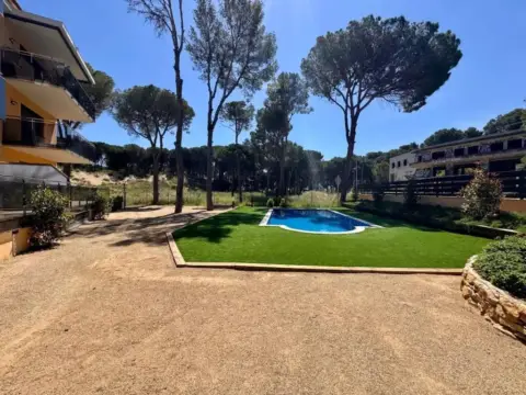 Piso en Avinguda de la Mediterrània in Pals · Pals