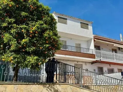 Casa adosada en calle Emeterio Zamora