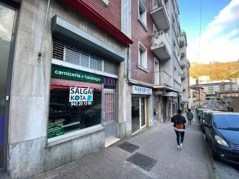 Local comercial en calle de Juan Guisasola