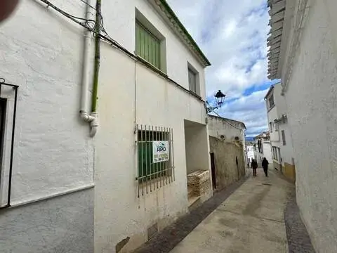 Casa rústica en calle J. Rosales Ruíz