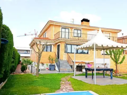Chalet en Carbajosa de la Sagrada