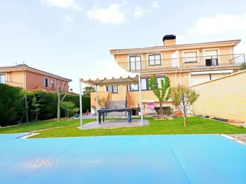 Chalet en Carbajosa de la Sagrada