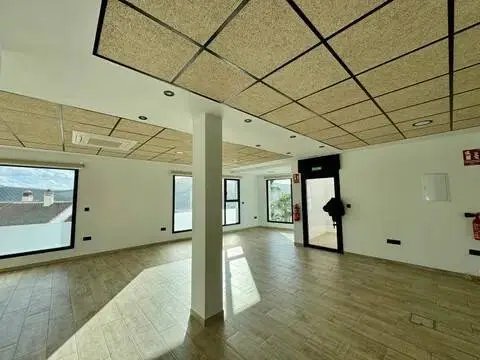 Local comercial en calle Puente del Agua, 1