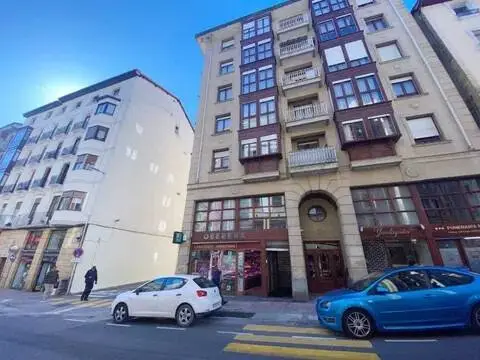 Local comercial en calle de Bidebarrieta