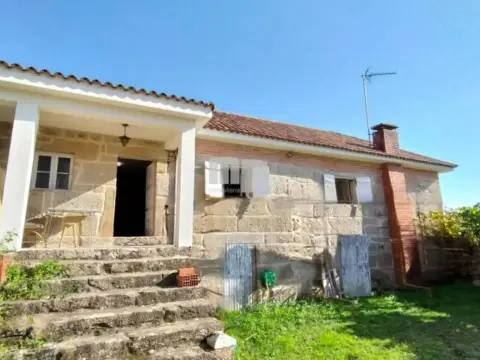Casa rústica en Pazos de Borbén