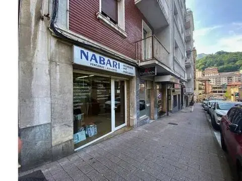 Local comercial en calle de Juan Guisasola