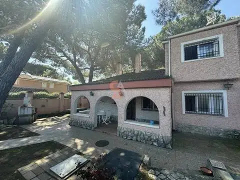 Chalet en Pinar de Antequera-Puente Duero