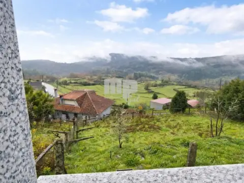Chalet en Hermida (Pazos de Borbén)