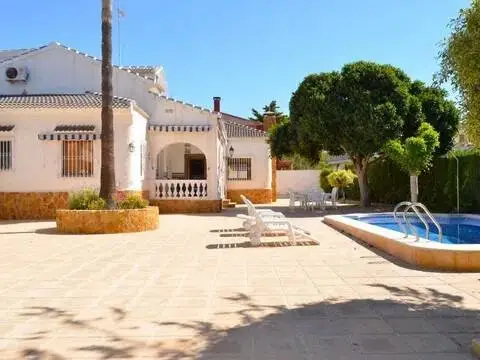 Chalet en calle de Benito Pérez Galdós