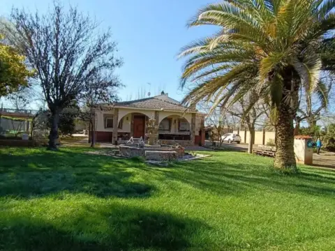 Casa en Plaza de Toros-La Guija-Santa María-Ciudad Jardín-Los Rosales