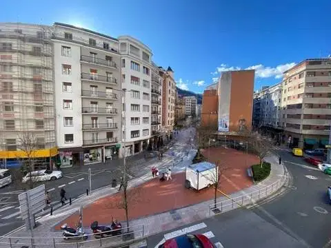 Piso en calle de Julián Etxeberria