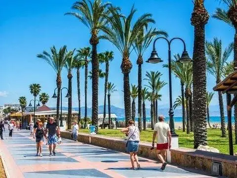 Local comercial en La Carihuela