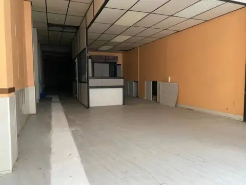 Local comercial en calle de Santo Tomás