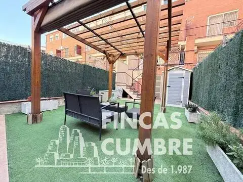 Casa adosada en Carrer de Joan Torras