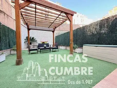 Casa adosada en Carrer de Joan Torras