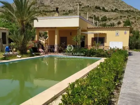 Chalet en Novelda