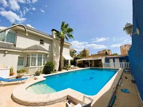 Chalet en Ronda de Arcipreste de Hita-Campoamor