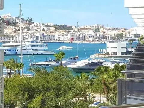 Piso en Marina Botafoch-Platja de Talamanca
