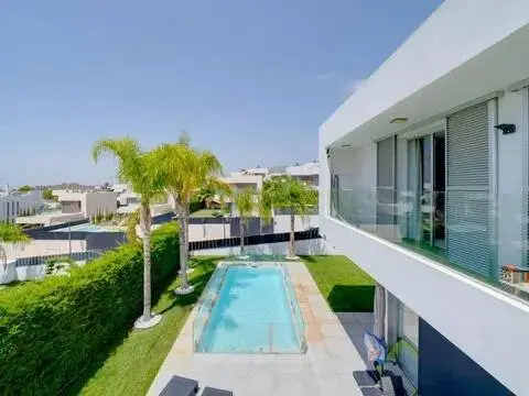 Chalet en Urbanización Golf Bahía