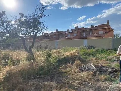 Terreno en calle Huerta