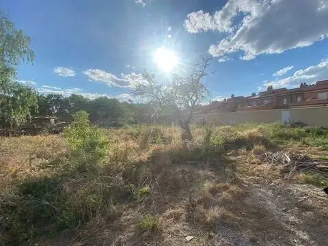 Terreno en calle Huerta