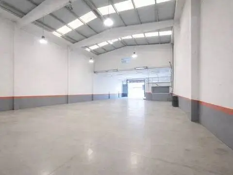 Nave industrial en Carrer de Santiago Russinyol