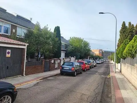 Casa adosada en calle Lago Sanabria
