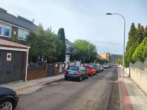 Casa adosada en calle Lago Sanabria