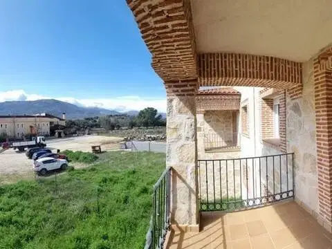 Casa adosada en Navaluenga