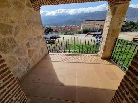 Casa adosada en Navaluenga