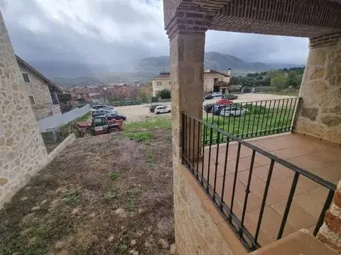 Casa en Navaluenga