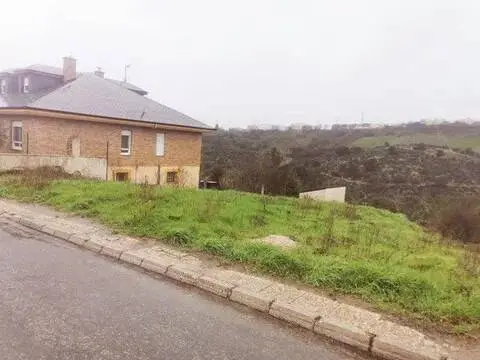 Terreno en calle Madreselva