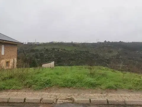 Terreno en calle Madreselva