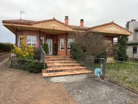 Chalet en Castrillino