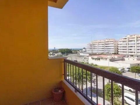 Piso en Avenida de la Virgen del Rocío