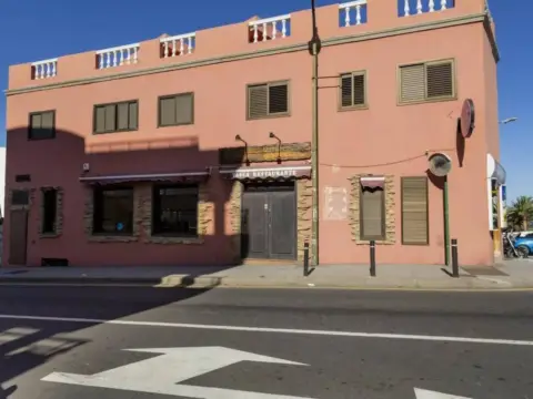 Local comercial en Avenida Marítima
