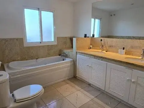 Chalet en calle Orfebres de Riviera