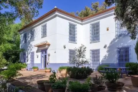 Casa rústica en Avenida del Llano de Pablo Picasso