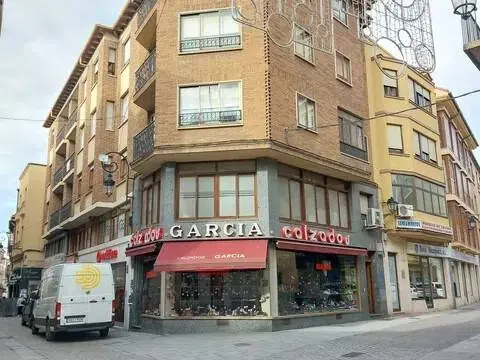 Edificio en calle de la Puerta Nueva